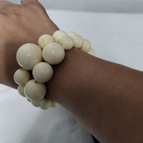 Handmade cream/ off-white beaded vintage style 2 bracelets - Picture 2 of 5